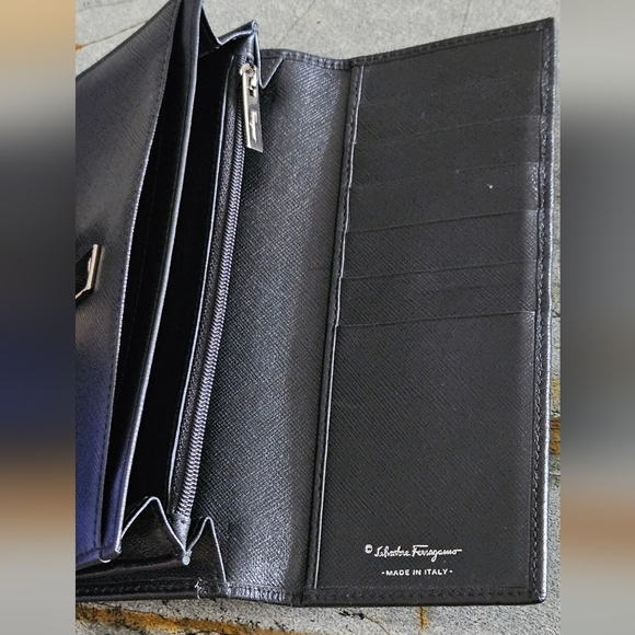 Salvatore Ferragamo Black Saffiano Leather Wallet With COA - Picture 9 of 17